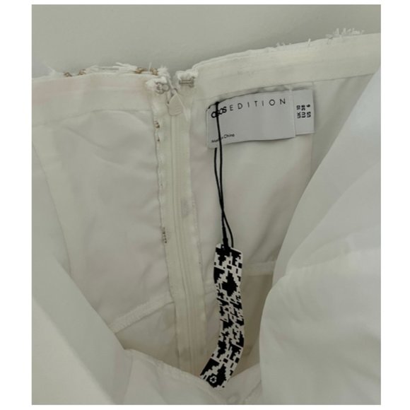 Bridal Off the Shoulder Flower and Gold Thread Embellished Dress - Picture 6 of 7